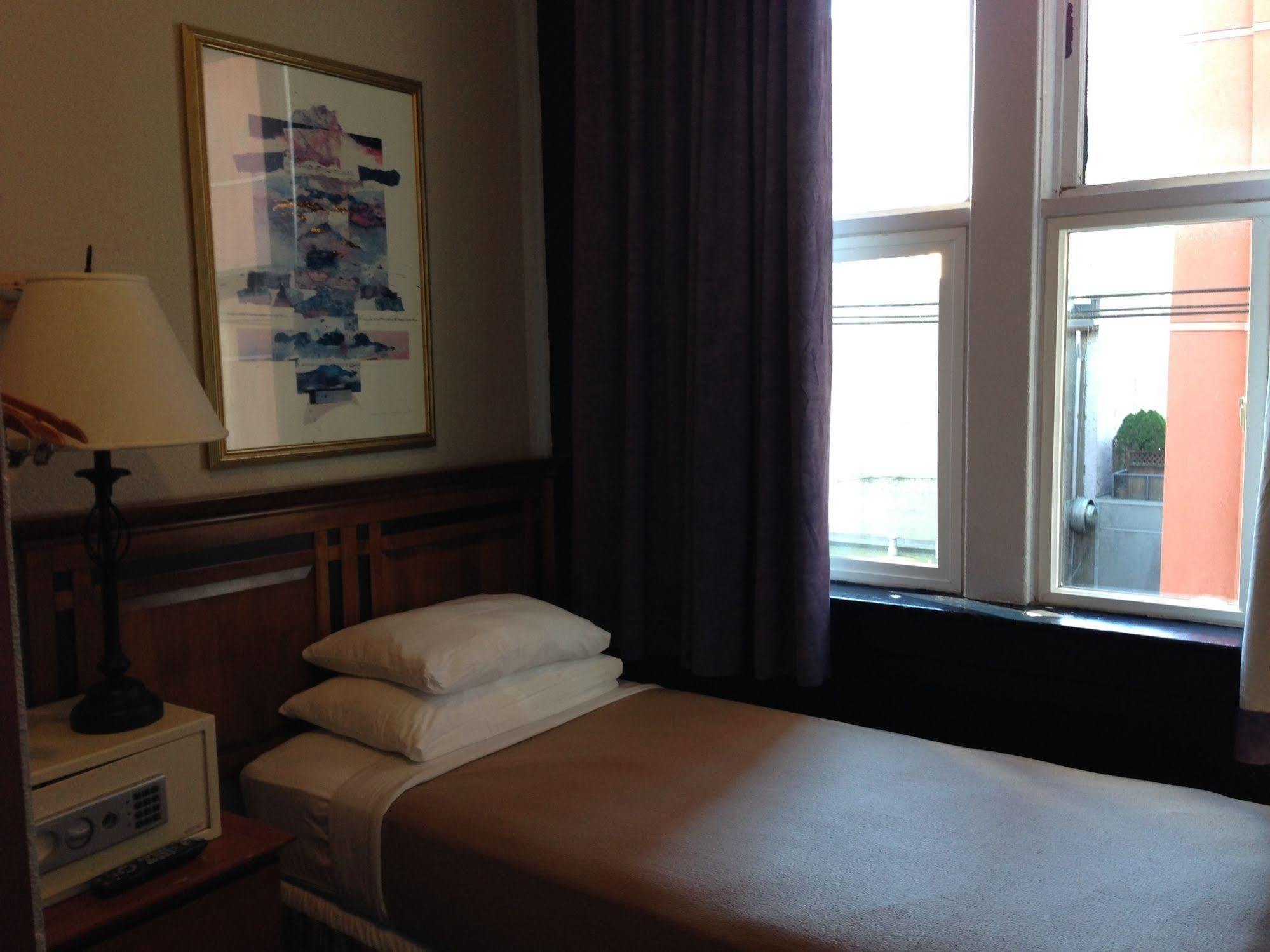 Hotel Ambassador Vancouver Dış mekan fotoğraf